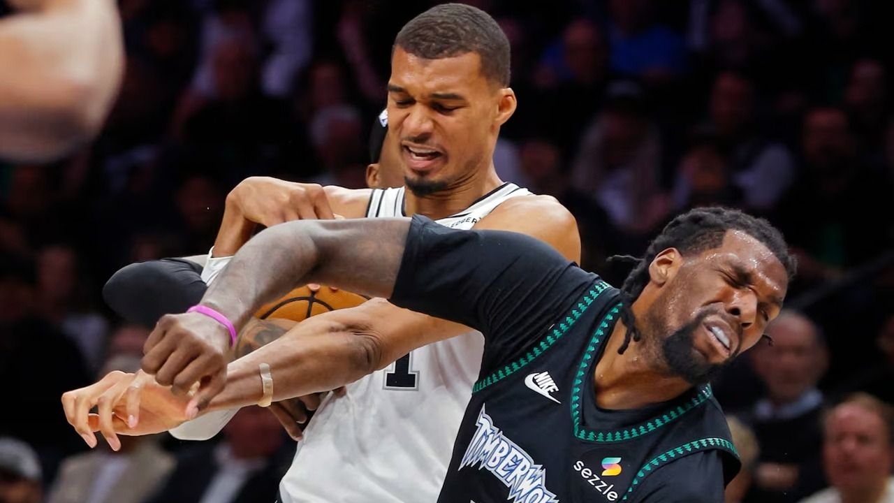 Violento codazo y expulsión para la estrella de los Spurs de la NBA