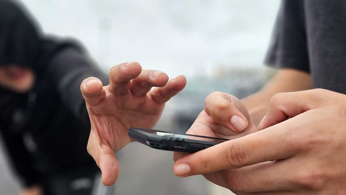 Una joven fue acuchillada por delincuentes que le quisieron robar el celular