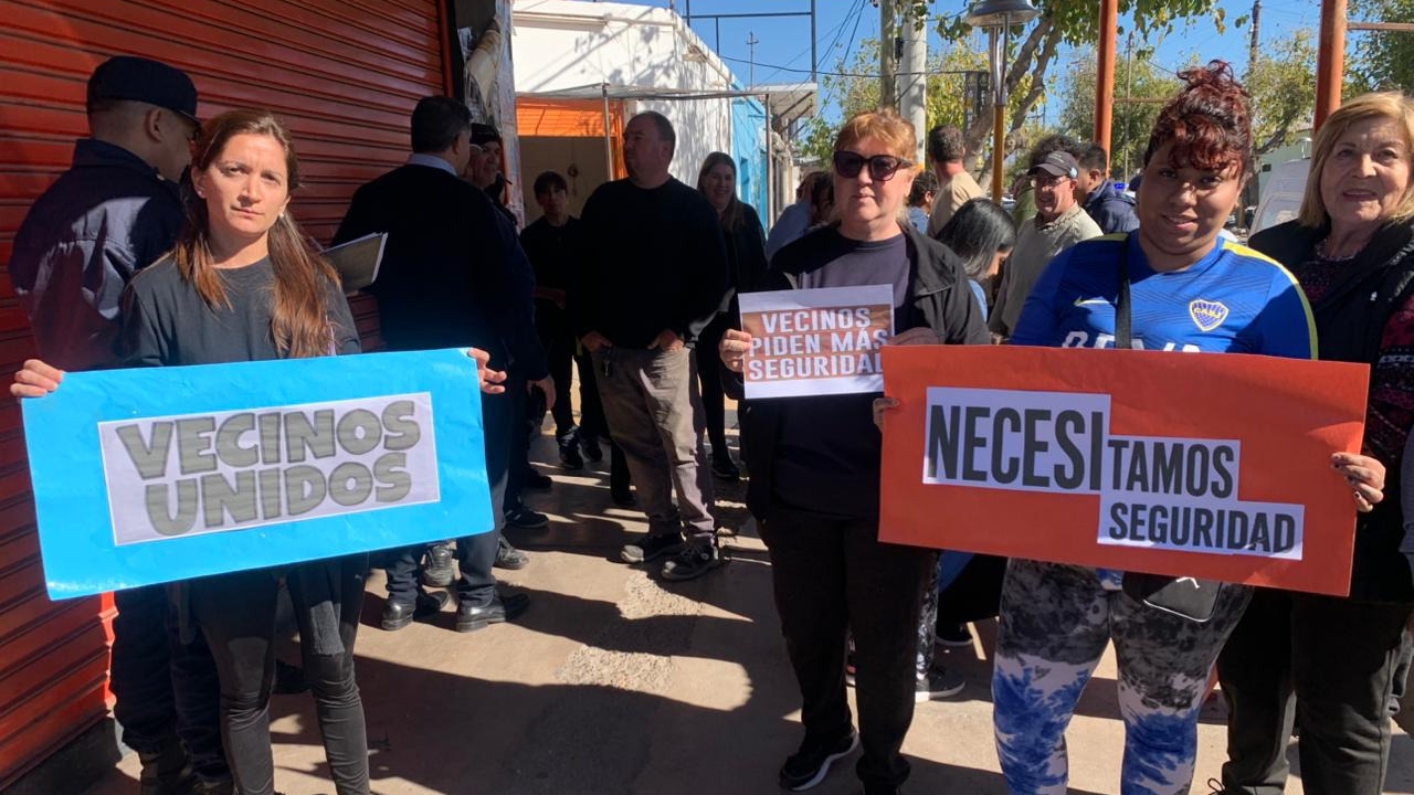 Vecinos protestaron contra los reiterados robos en Santa Lucía