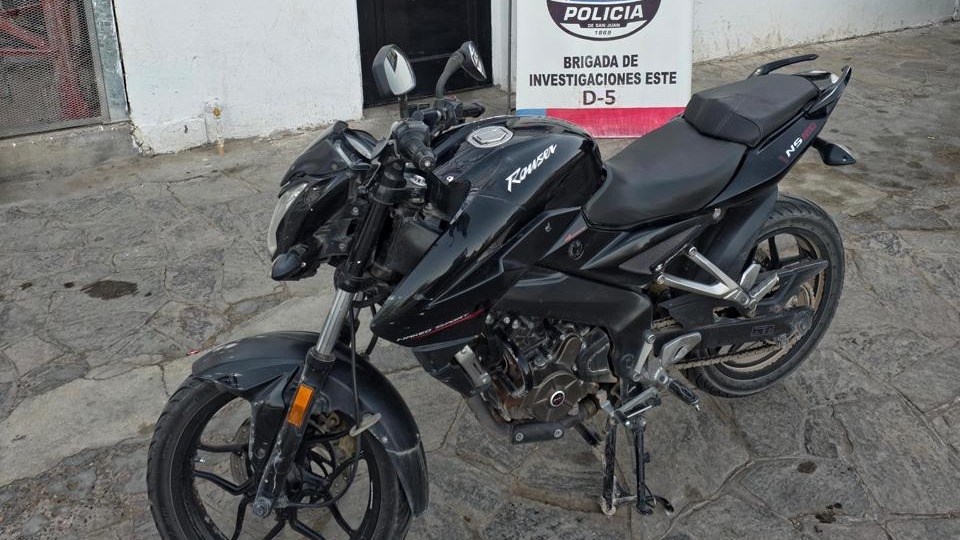 Secuestran en 25 de Mayo una moto robada en Mendoza con patente adulterada