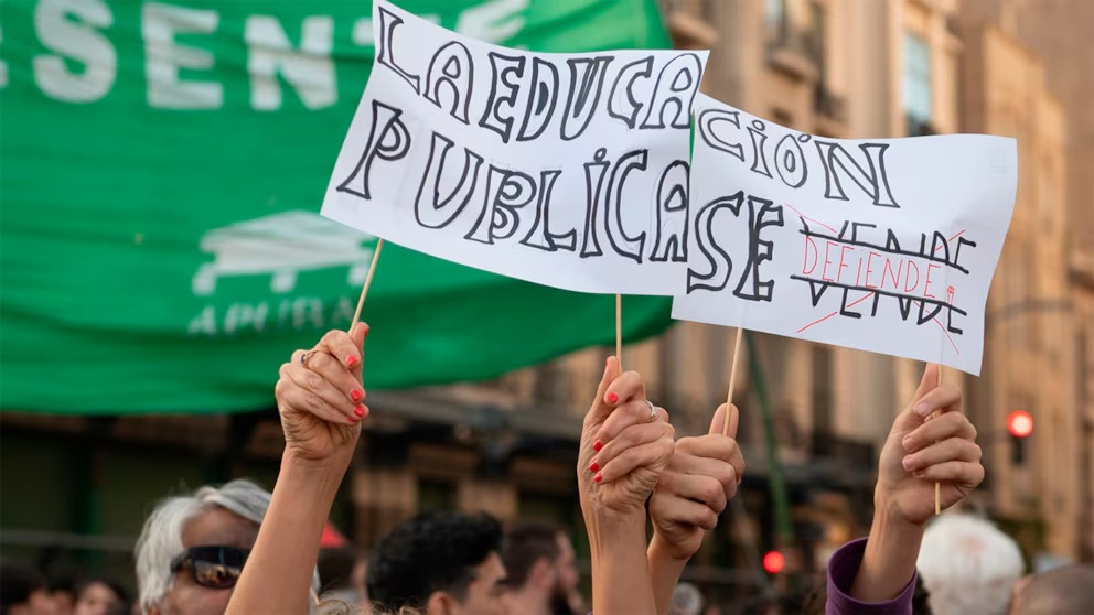 Renuncias docentes y crisis hospitalaria: el reclamo universitario 