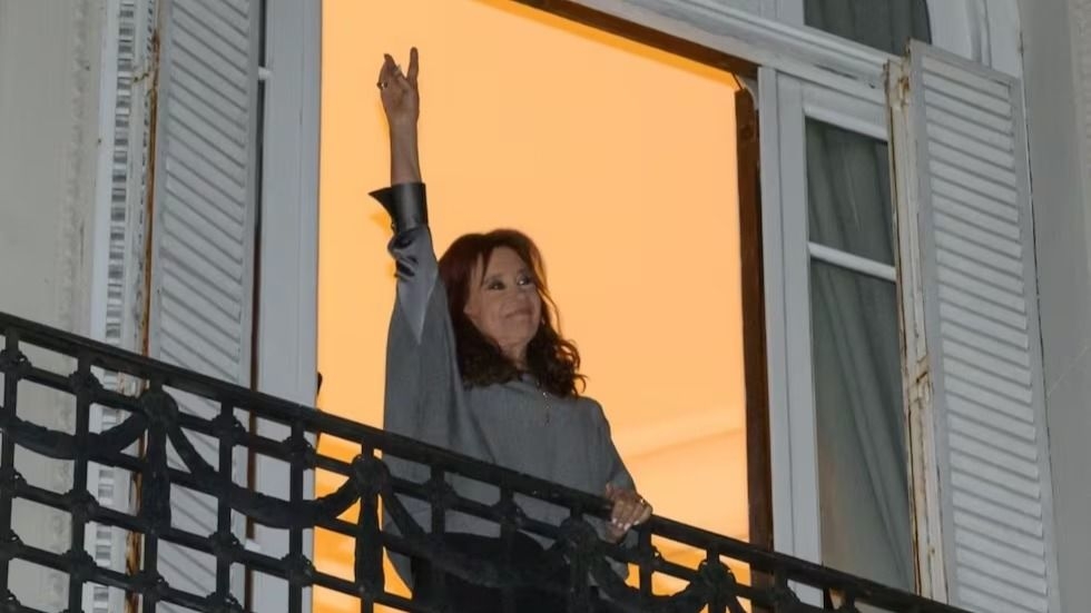Cristina Kirchner saludó a la militancia estudiantil durante la Marcha Federal Universitaria