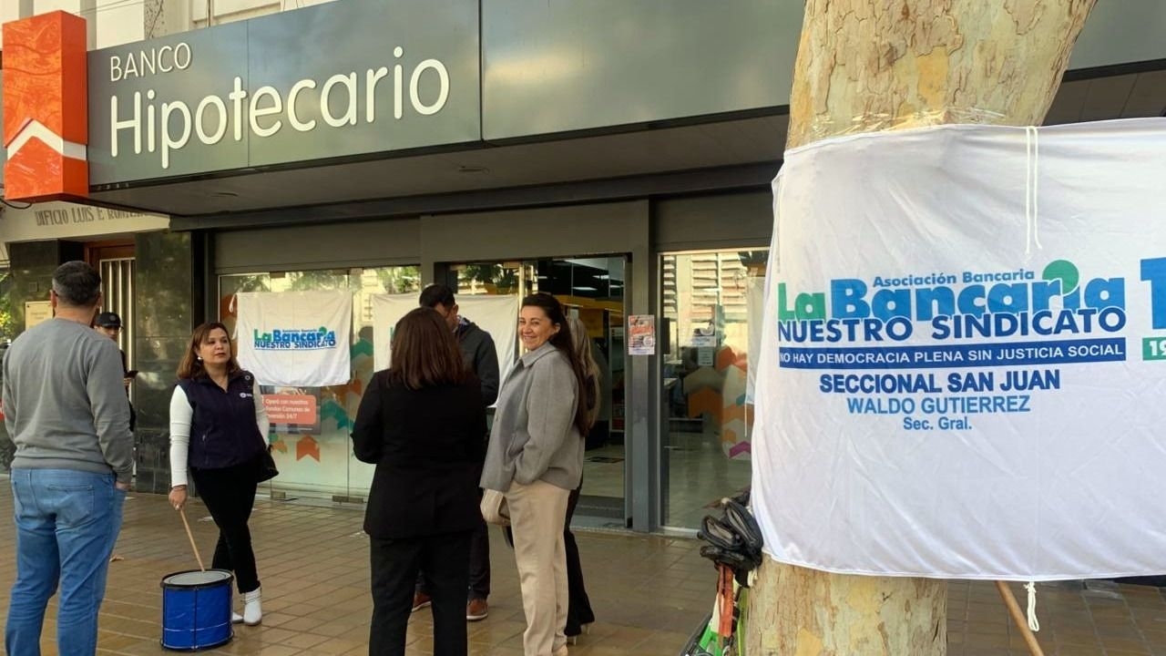 La Bancaria denunció despidos encubiertos y lanzó un plan de lucha en San Juan