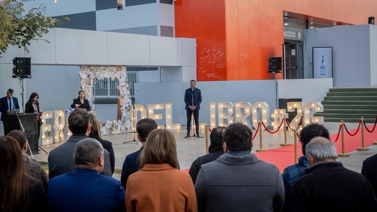 Presentaron el libro "Pocito, mi lugar en el mundo" en la Feria