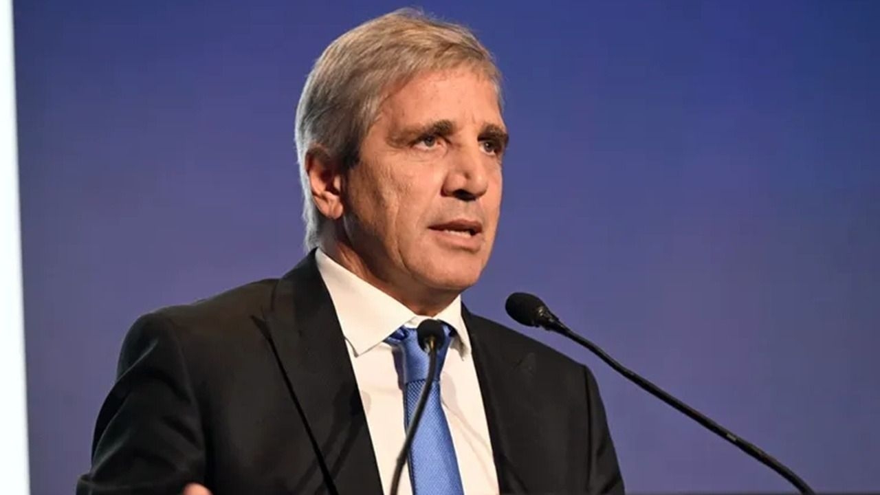 Caputo acelera la privatización de AySA y venderá el 90% de sus acciones