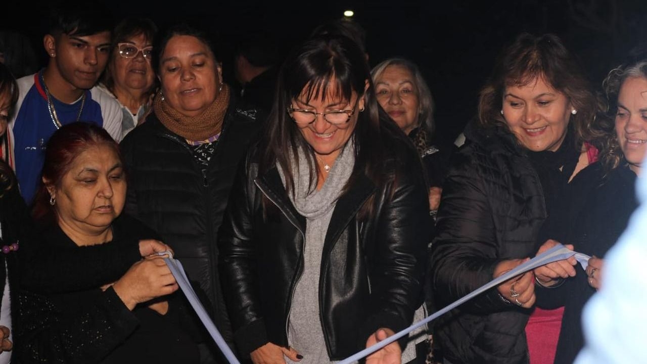 Chimbas inauguró nueva iluminación LED en Villa Ross