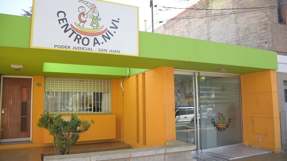 Abusó a su hijastra menor de edad, la dejó embarazada y fue detenido