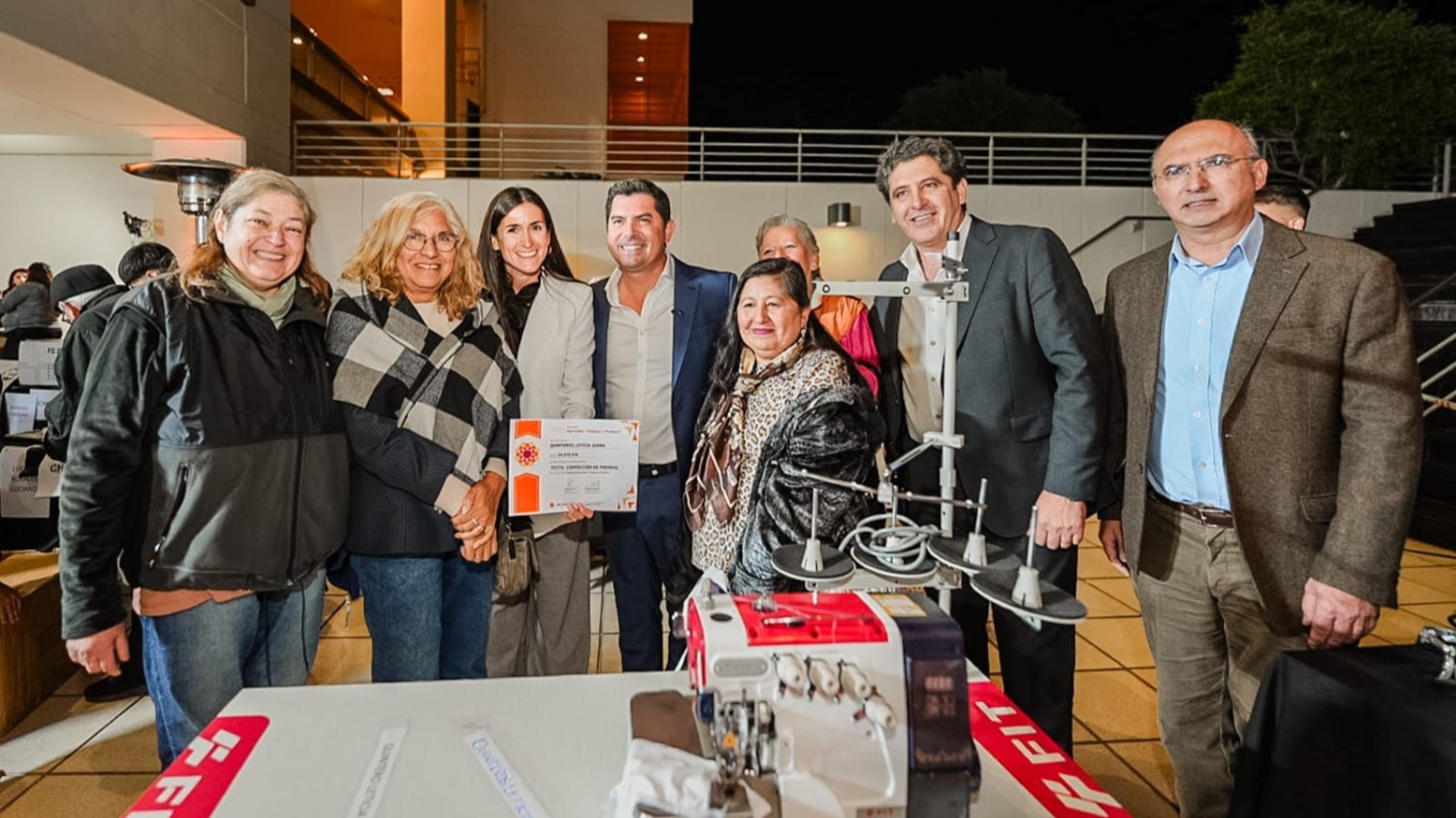 Orrego entregó herramientas y certificados del programa Aprender, Trabajar y Producir