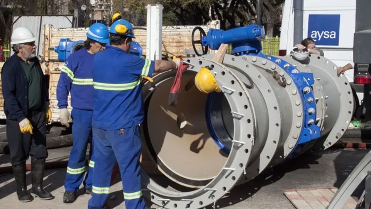 Quienes son los gigantes privados buscan quedarse con AySA