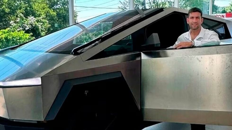 El Tesla de 300 mil dólares que el diputado libertario no puede justificar