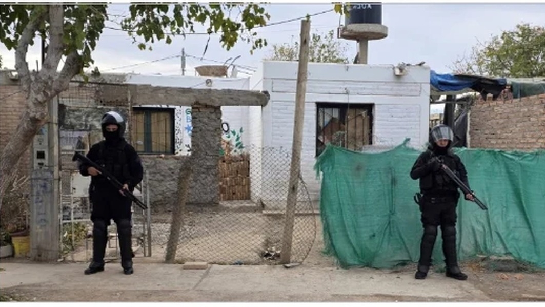 En Capital detuvieron a dos mujeres que vendían drogas en su casa