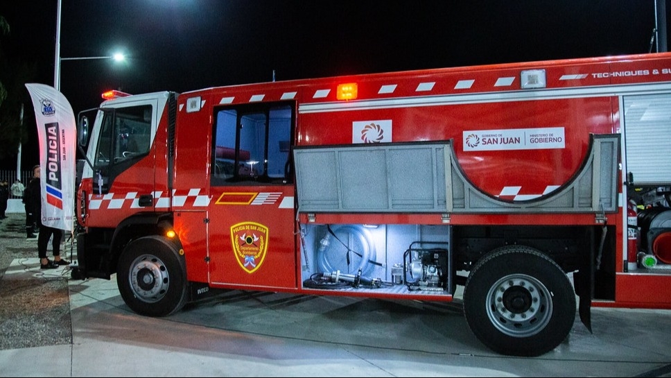 Se incendió un negocio frente a la plaza de Jáchal: no hubo heridos