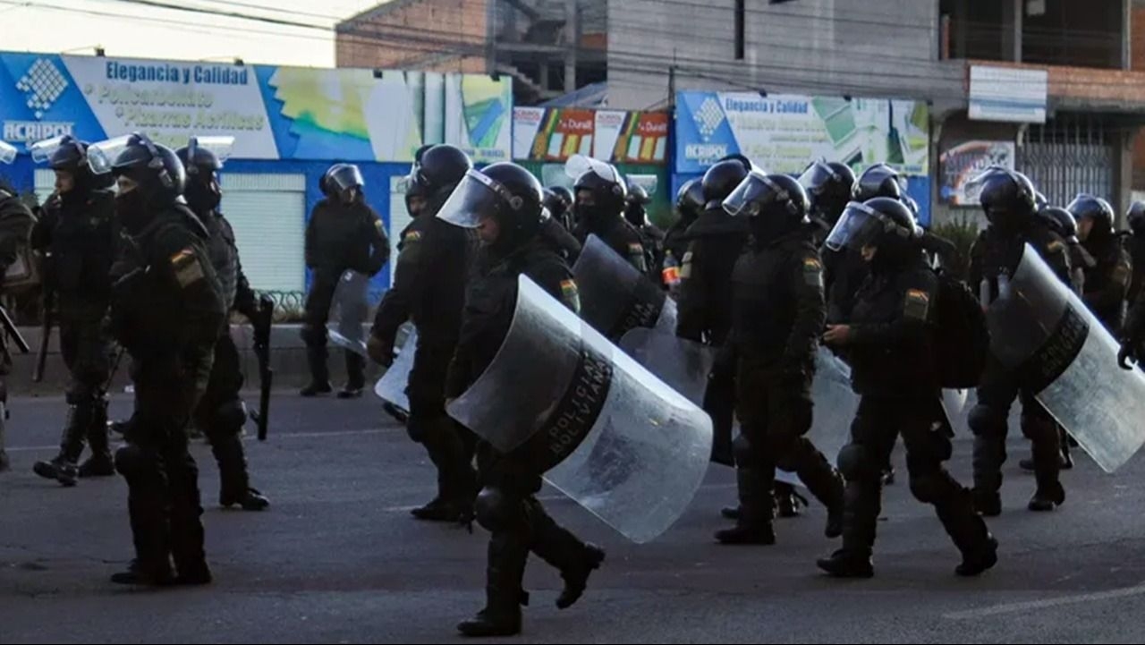 Crece la tensión en Bolivia por bloqueos y marchas “evistas”
