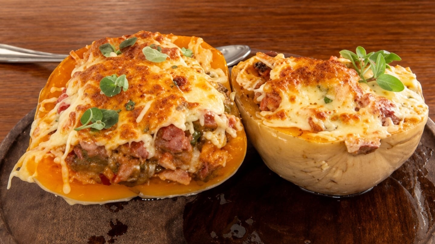 Cómo hacer calabaza rellena con chorizo y el secreto del vino tinto