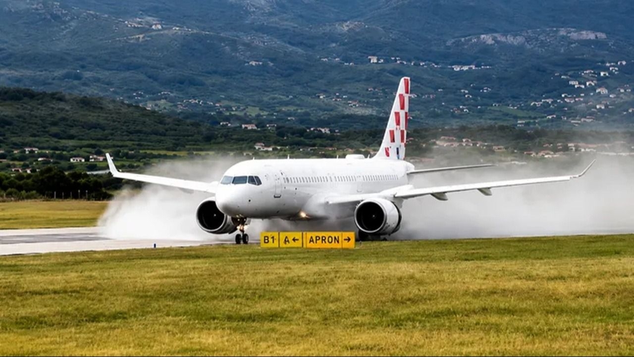 Un avión en Croacia se salió de la pista al intentar despegar y causó terror