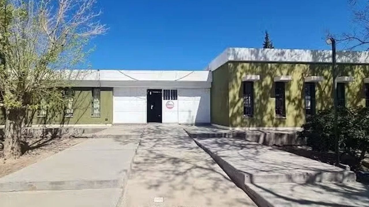 Educación explicó que pasará con la alumna que llevó un arma a la escuela