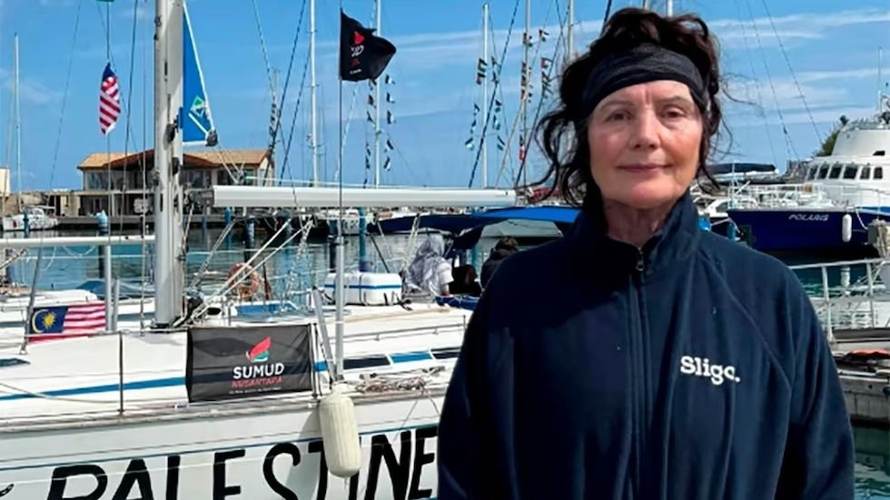 Detienen a hermana de presidenta irlandesa en aguas internacionales