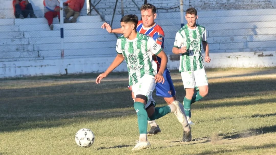 Peñarol le cortó el invicto a Desamparados y sueña con meterse en los playoffs