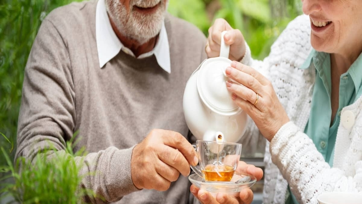 Por qué recomiendan no tomar té justo después de las comidas