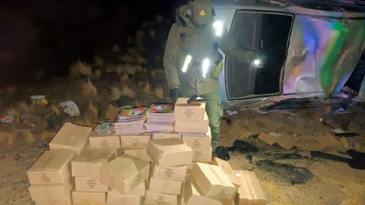 Un hombre escapó de un control de Gendarmería con figuritas del Mundial y volcó