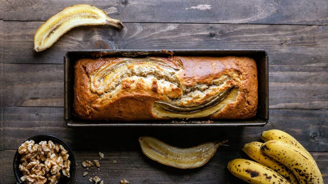 Cómo preparar el budín saludable que se hace con banana y huevo