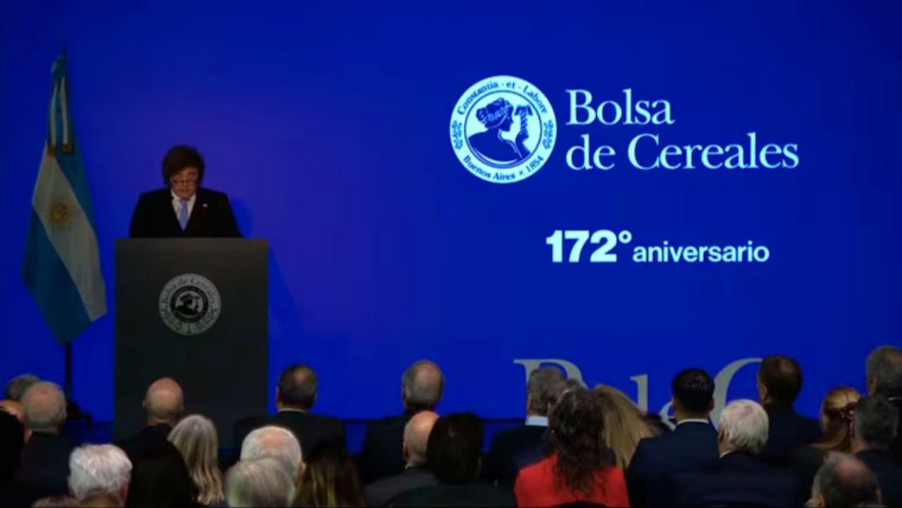 El presidente Milei anunció una baja de retenciones para el campo