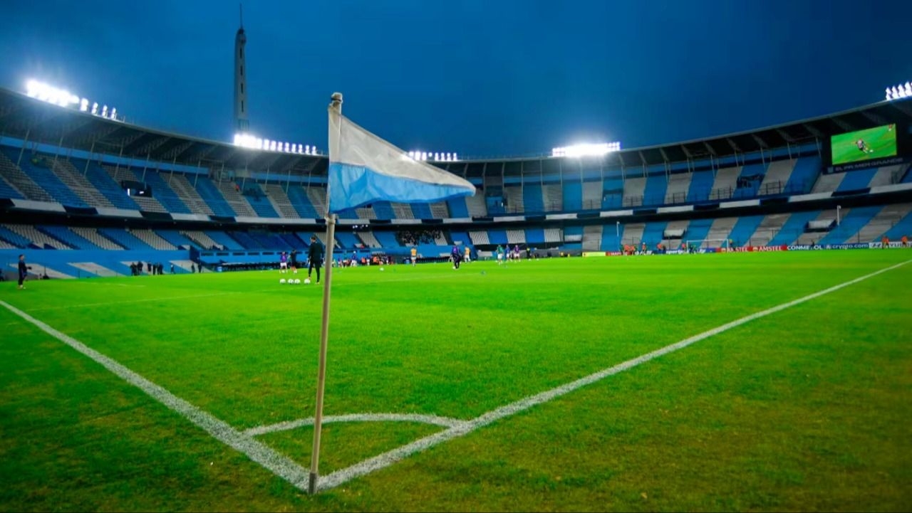 Racing jugó sin público por una dura sanción de Conmebol