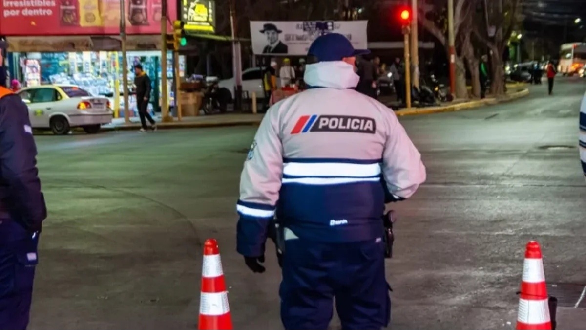 Se hizo pasar por policía, le robó a un joven y le disparó cuando intentó huir