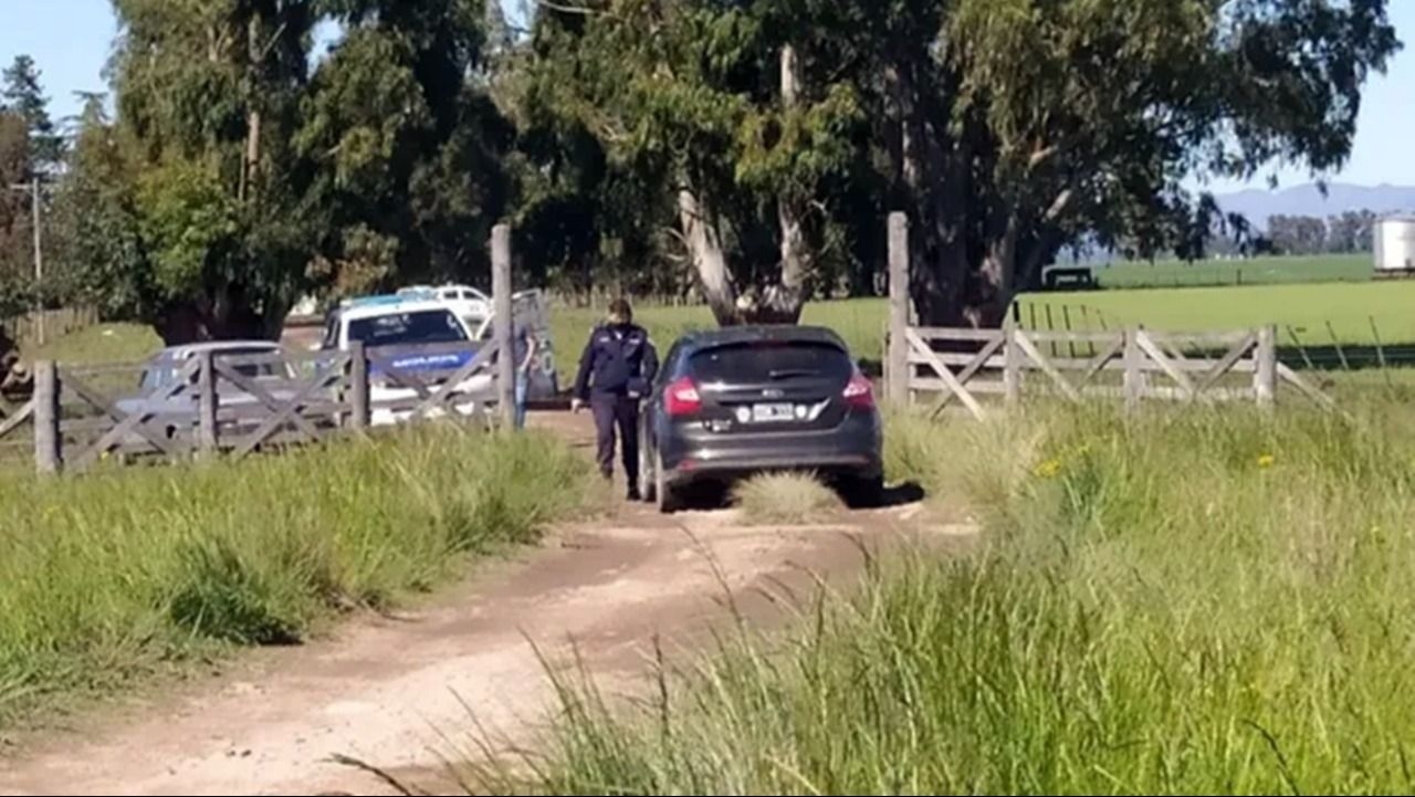 Un productor atrapó ladrones en su finca y descubrió que uno era policía