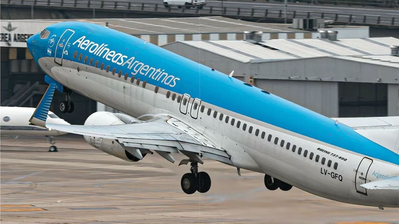 Aerolíneas decidió cancelar vuelos al Mundial desde el interior del país