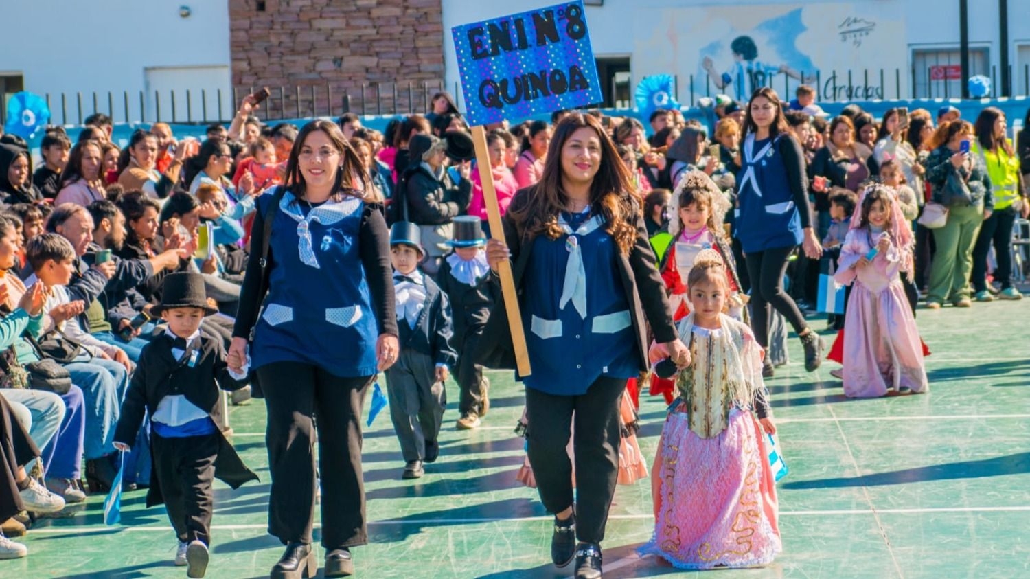 Desfile infantil en Rivadavia por el 25 de Mayo reunió a cientos de familias