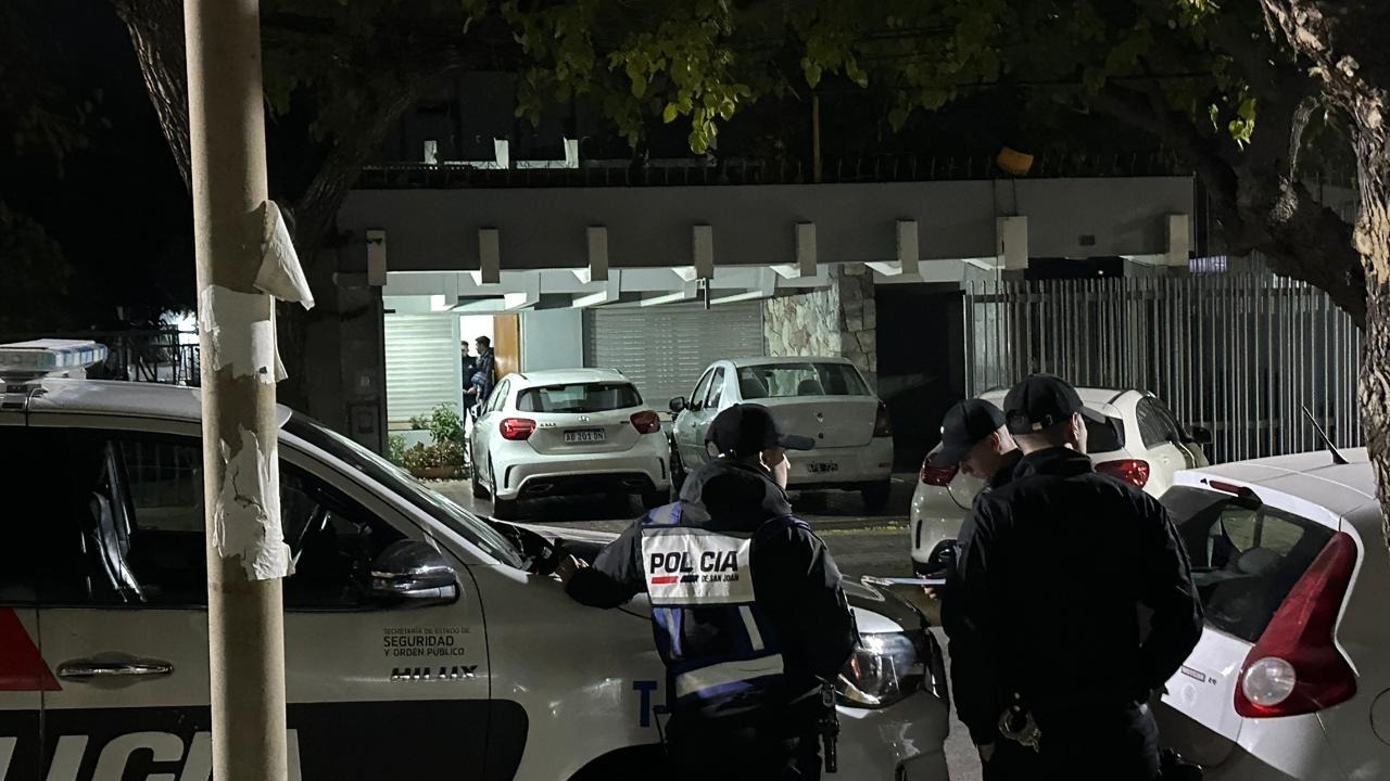 Brutal robo a una anciana, golpearon al chofer y los dejaron maniatados