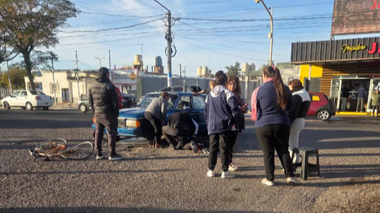 Un ciclista terminó sobre el asfalto tras un choque en Rawson