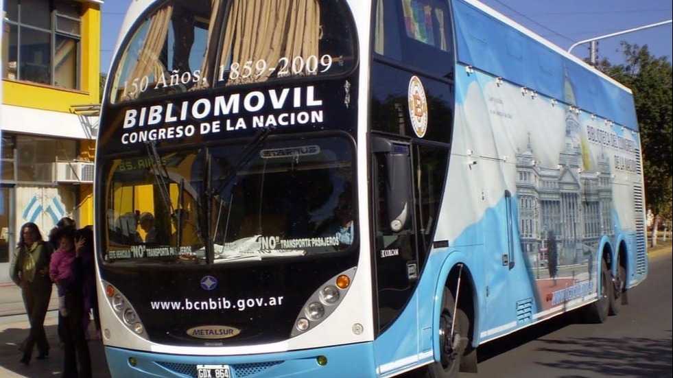 El Bibliomóvil desembarca en San Juan con juegos, talleres y lectura