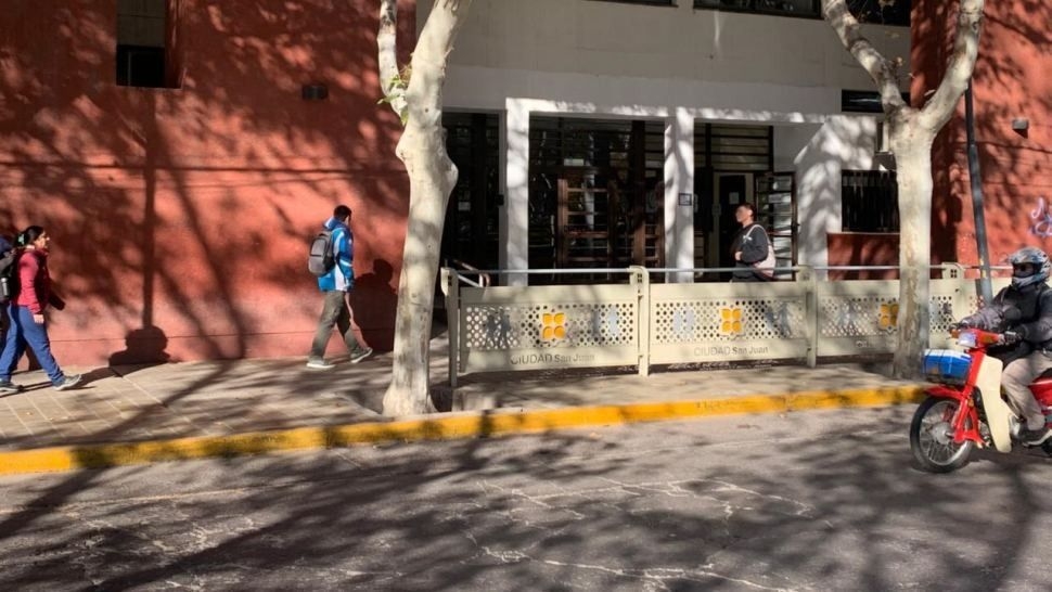 Padres analizan sacar a sus hijos de colegios preuniversitarios por los paros