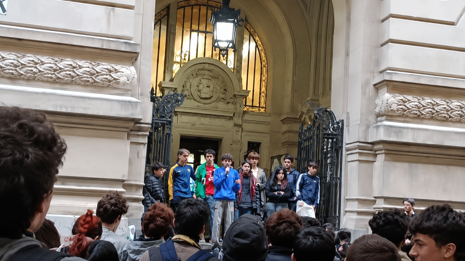 Alumnos tomaron el Nacional y el Pellegrini para exigir el financiamiento universitario