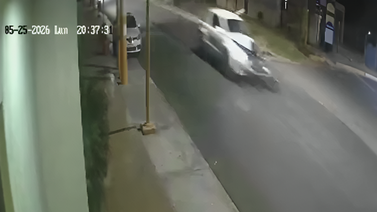 Un joven pelea por su vida tras ser chocado por una camioneta por detrás