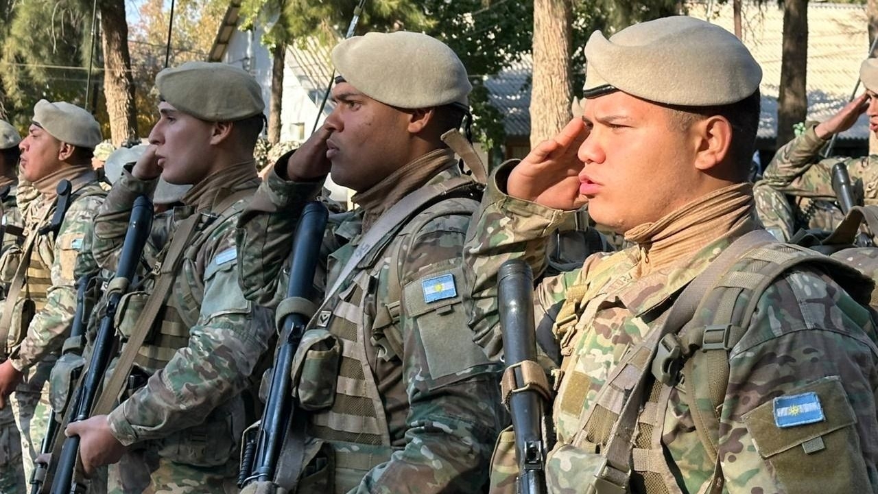 El Ejército Argentino celebró 216 años con un reconocimiento en el RIM 22