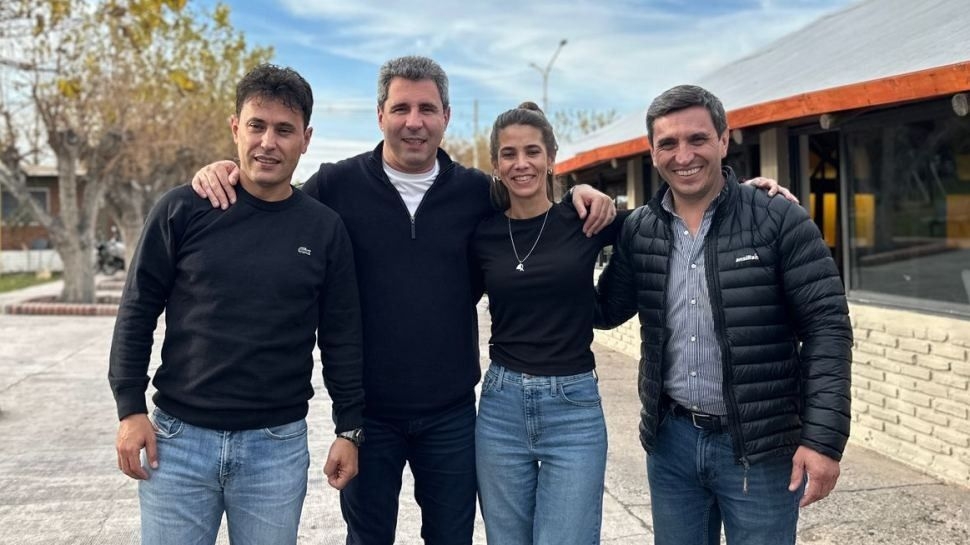 Los diputados nacionales Chica y Andino, y la senadora Giménez junto a Uñac. 