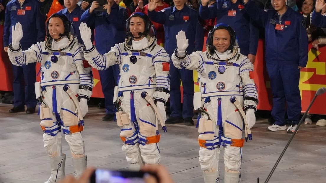Terminó con éxito la misión espacial China y ya prepara su viaje a La Luna