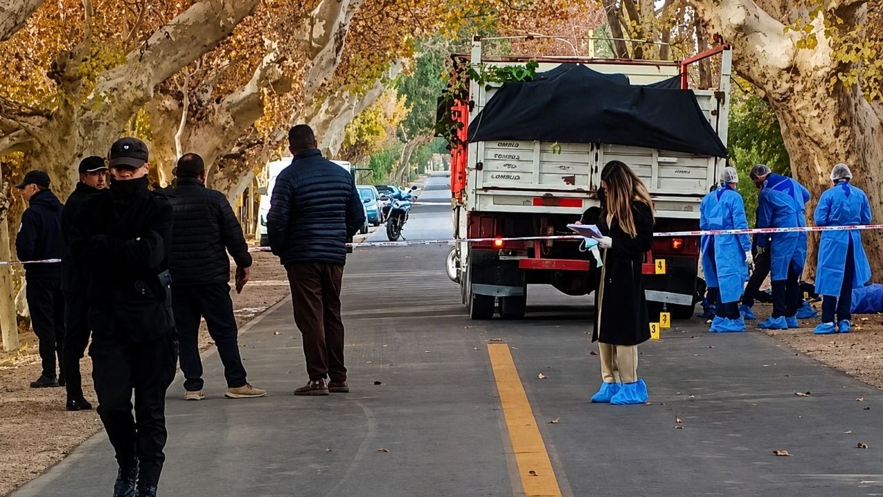 Murió una motociclista tras chocar contra un camión en Rivadavia