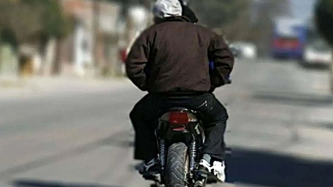 Motochorro armado asaltó a un peatón en plena madrugada
