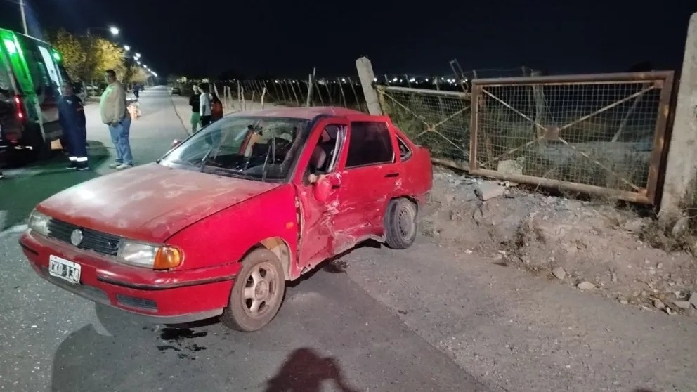 Un choque entre dos autos dejó a una mujer y su hijo hospitalizados