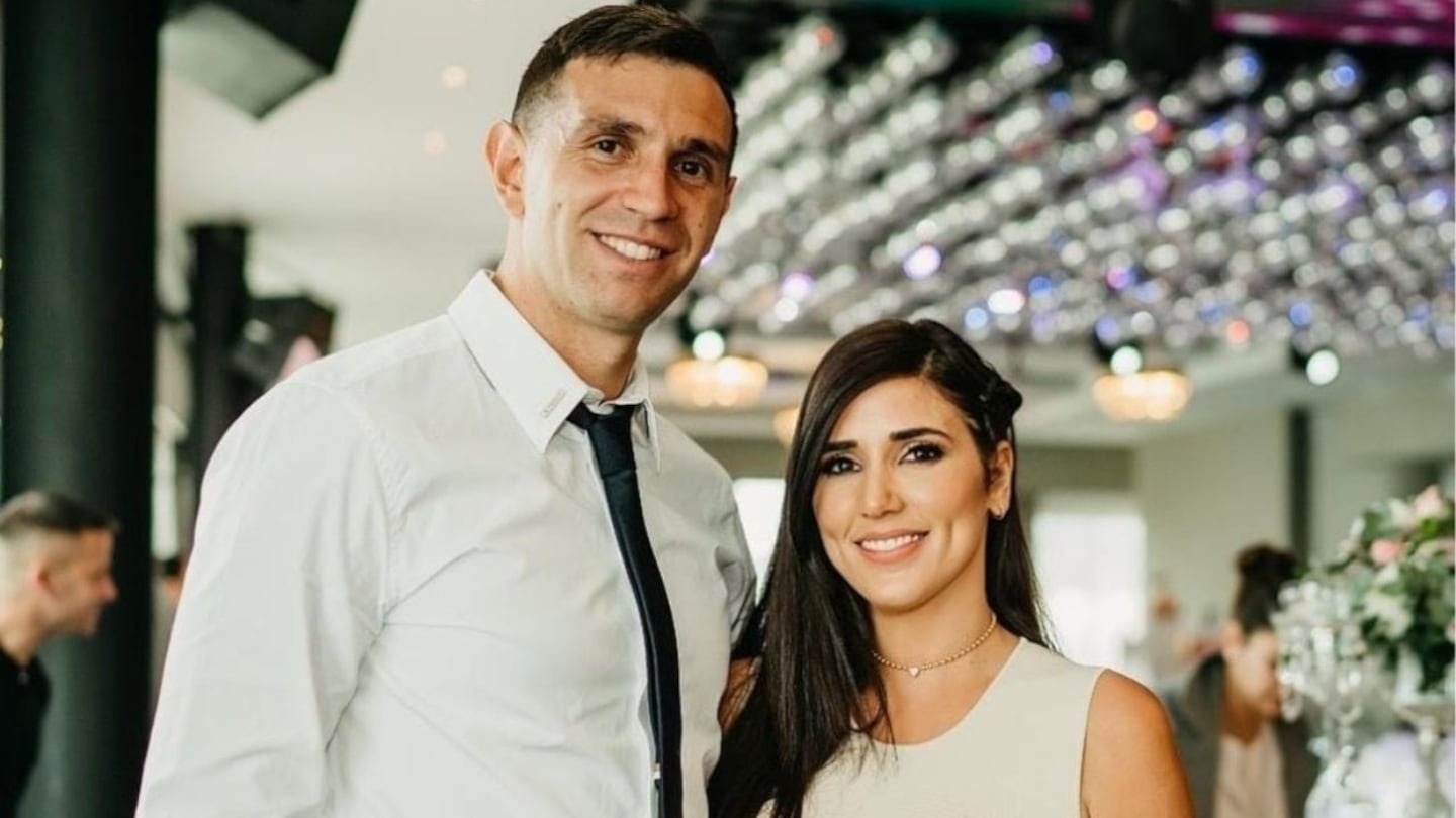 Una carta y un café, así conquistó el Dibu Martínez a su esposa