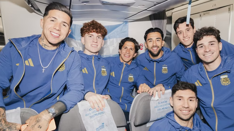 La Selección Argentina emprendió su viaje al Mundial con gran ilusión copera