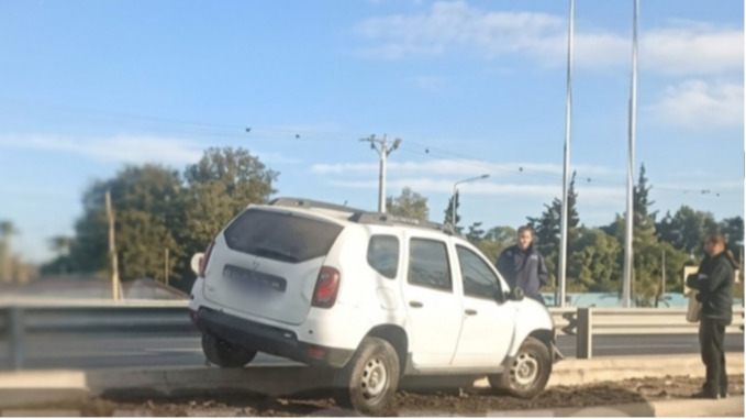 Chocó contra un guardarraíl en Capital y dio positivo en el test de alcoholemia 