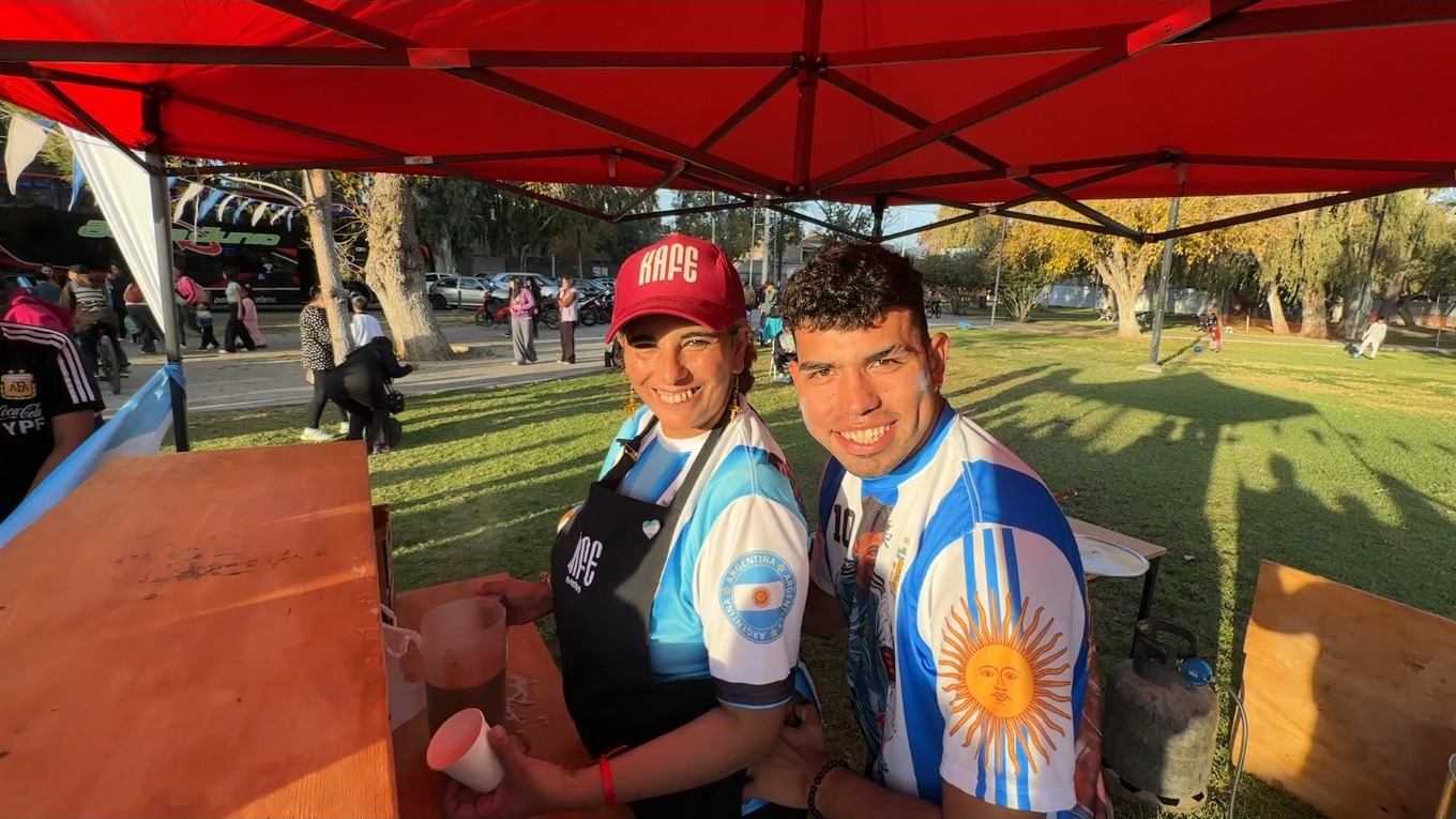 La olla que no paró: cómo Kafe Coffee Break alimentó la Caravana del Mundial
