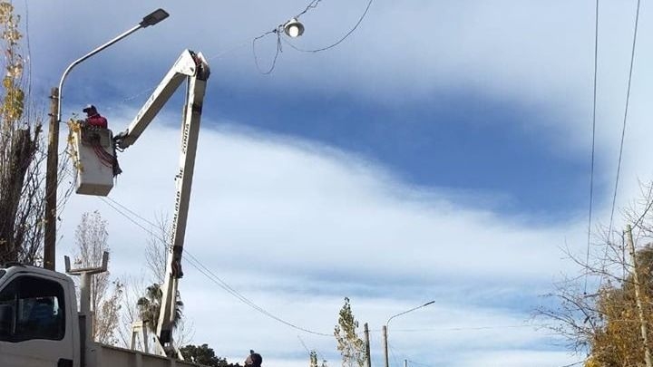 Zonda: cambian a led las luminarias en diferentes calles del departamento