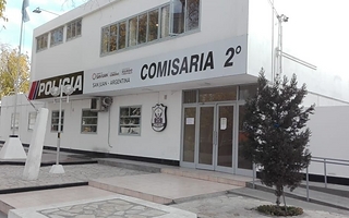 Lo metieron preso porque aislado por Covid salió, se emborrachó y golpeó a su esposa