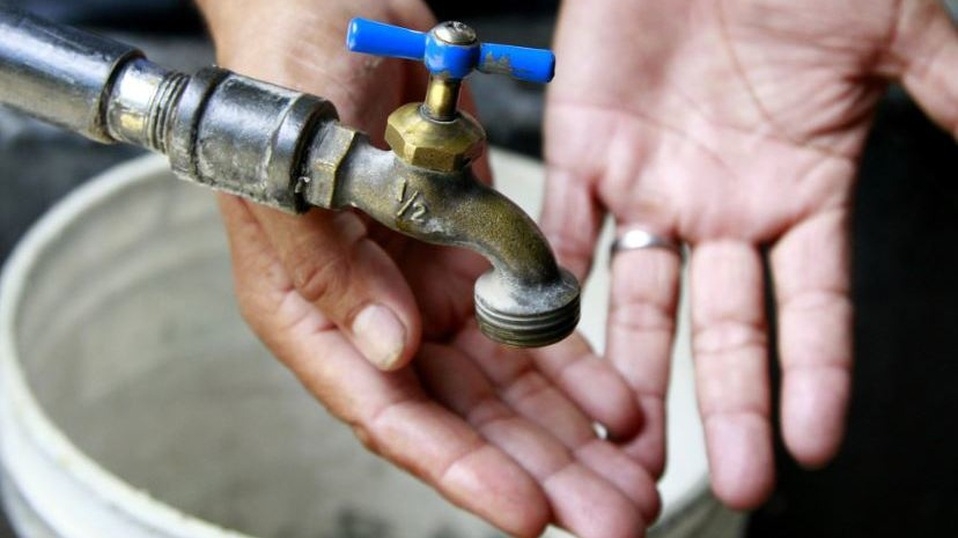 Cinco distritos de Angaco con el servicio de agua potable suspendido 